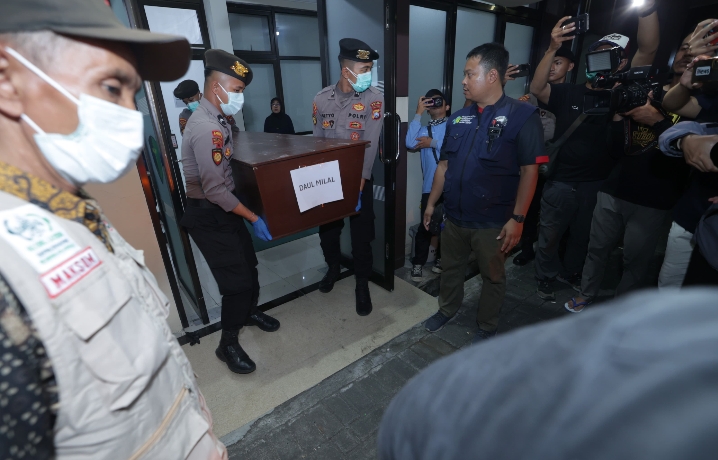 Polda Jatim Serahkan 3 Jenazah Santri Ponpes Al Khoziny ke Keluarga