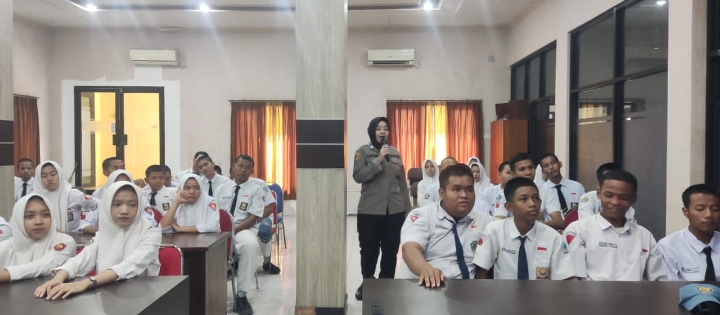 Satresnarkoba Polres Pasuruan Gelar Penyuluhan Bahaya Narkoba di SMKN 1 Beji