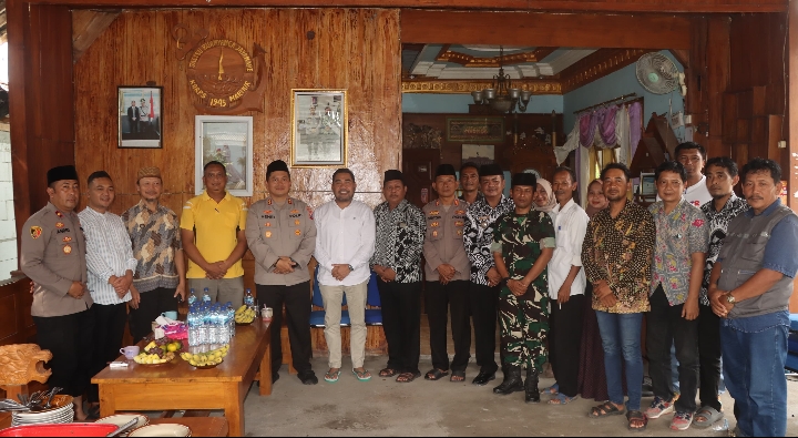 Kapolres Nganjuk, Wujudkan Harkamtibmas dengan Silaturahmi Bersama Kepala Desa se Kec. Lengkong di Desa Ketandan.