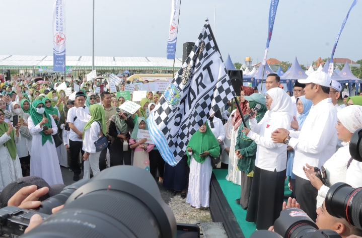 Kapolres Lamongan Hadiri Jalan Sehat Bersama Gubernur Jawa Timur Dalam Rangka Hari Santri Nasional 2025
