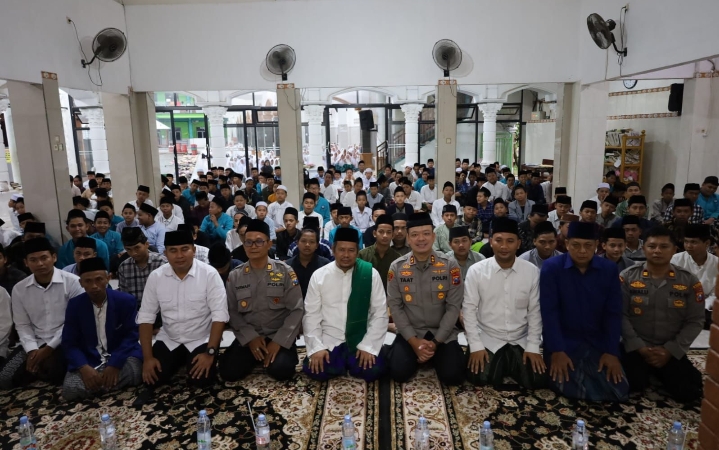 Peringati Hari Santri, Polres Tulungagung Salurkan Bantuan 15 ton Beras untuk 60 Pondok Pesantren