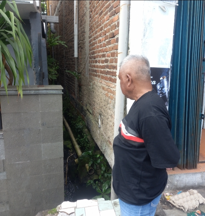 Septictank Komunal Tidak Berfungsi Imbas Pekerjaan Coran Jalan    