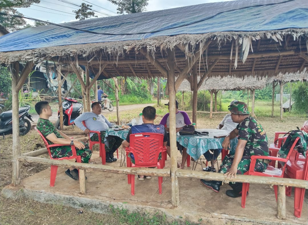 Danramil 02/Kedung Pimpin Kegiatan Pembersihan Lahan Rencana Pembangunan Koperasi Desa/Kelurahan Merah Putih di Desa Dongos