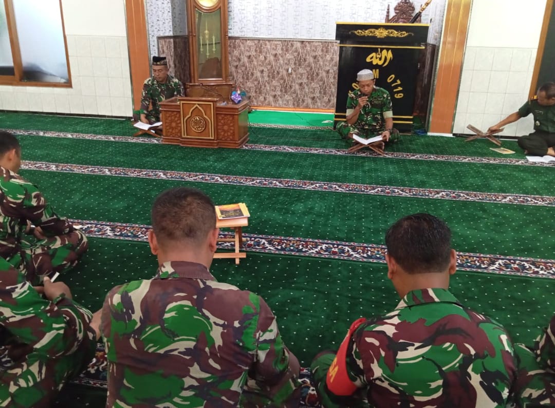 Usai Upacara Bendera, Prajurit Kodim 0719/Jepara Bersatu dalam Doa di Masjid Nurul Qodim