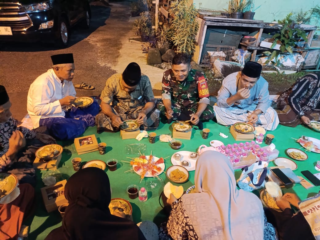 Babinsa Desa Lebuawu Laksanakan Rapat Koordinasi Lembaga Desa Bahas Penutupan TMMD Sengkuyung Tahap IV