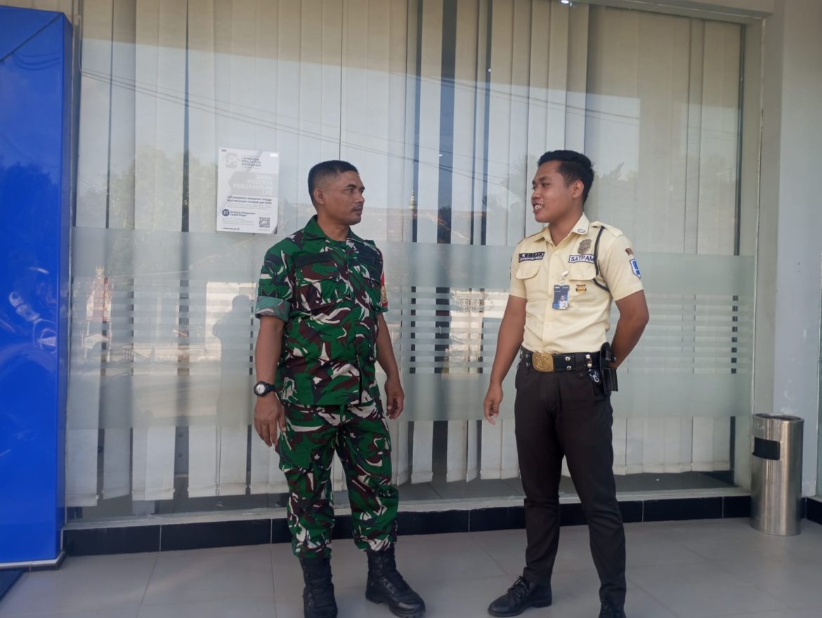 Kodim 0719/Jepara Laksanakan Kegiatan Bakti Teritorial Prima: Monitor Situasi Wilayah di Bank BRI Unit Karimunjawa