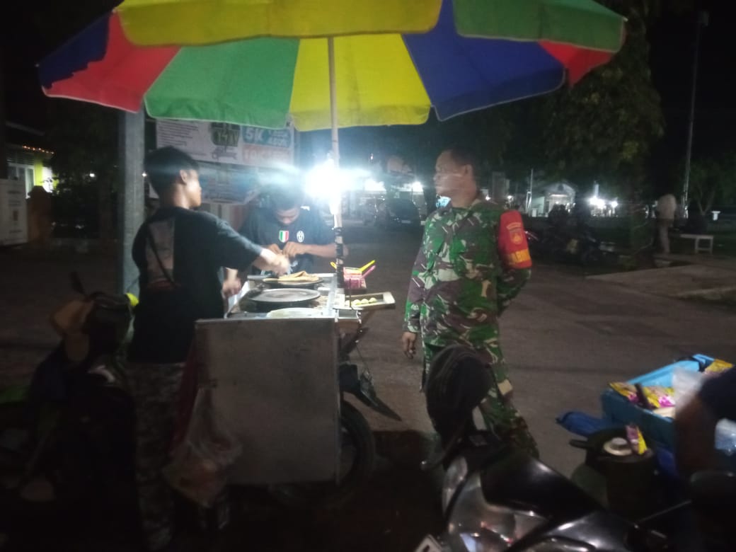 Bakti Teritorial TNI Prima Kodim 0719/Jepara Laksanakan Monitor Situasi Wilayah di Alun-Alun Karimunjawa